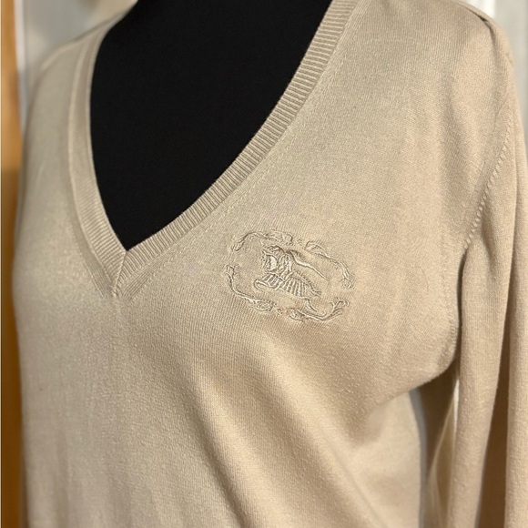 Burberry Classic Tan V-Neck Sweater size Medium - Picture 2 of 15